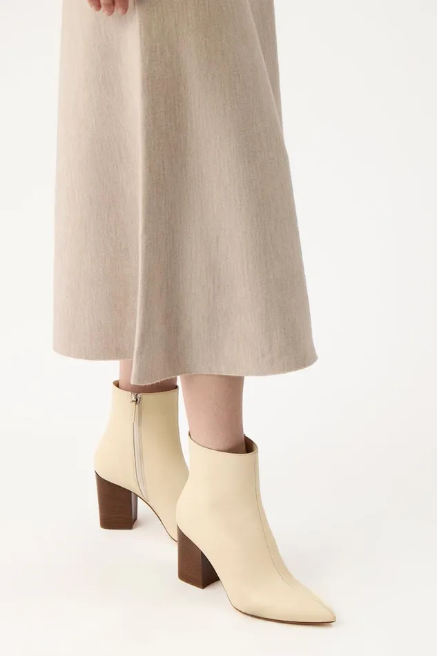 Boots Women Gabriela Hearst Rio Ankle Boot In Cream Leather