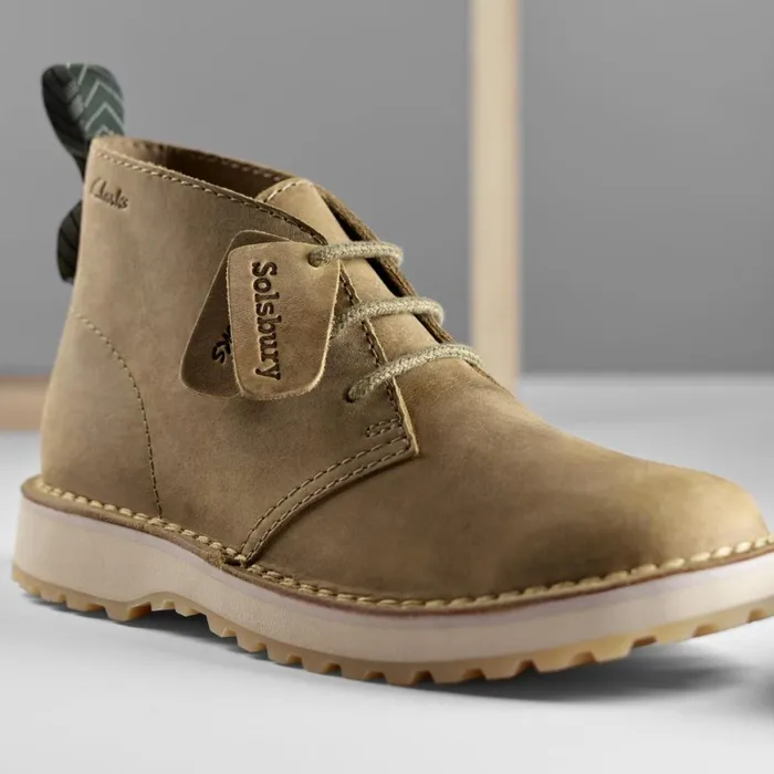 Men Solsbury Desert Boot Dark Sand Leather Clarks Boots