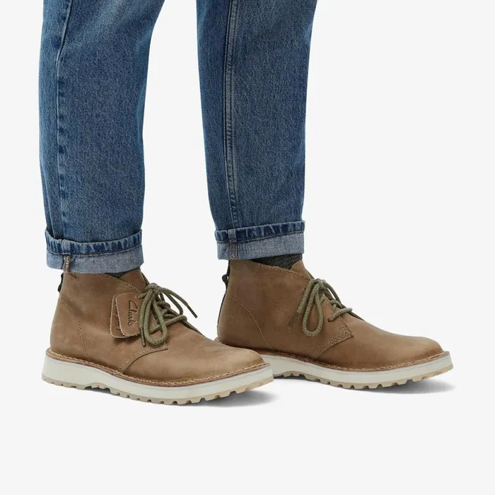 Men Solsbury Desert Boot Dark Sand Leather Clarks Boots