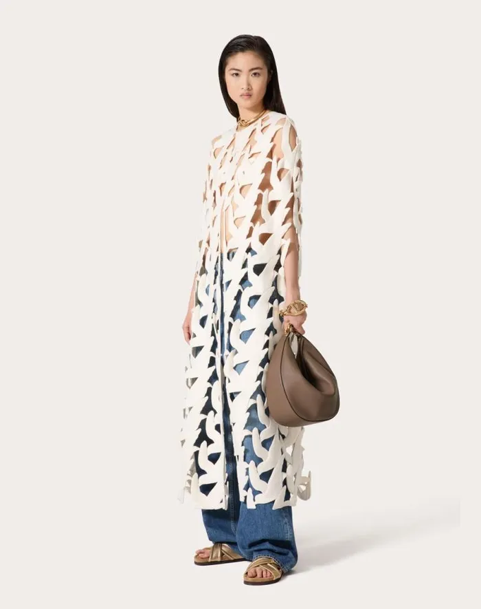 Valentino Shoulder Bags Woman Vlogo Moon Medium Grainy Calfskin Hobo Bag With Chain For Woman In Almond Almond
