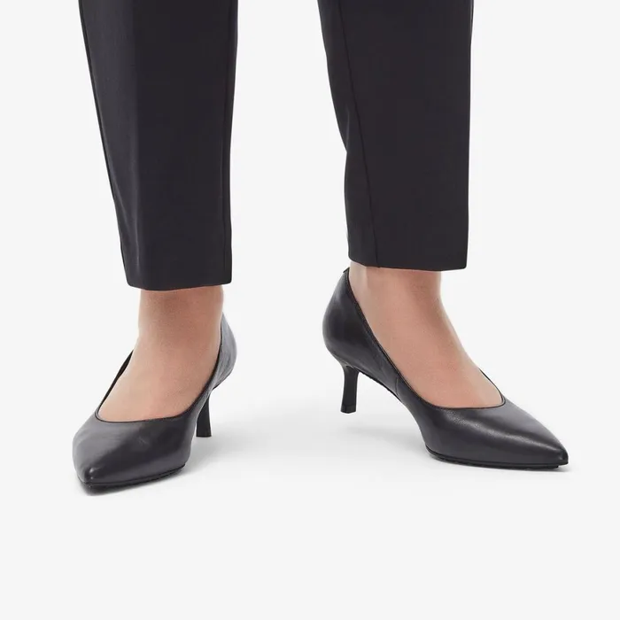 Women Adela Court Black Leather Clarks Heels and Pumps