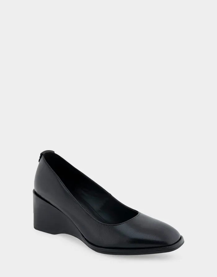 Women Aerosoles Wedges Comfortable Sculpted Wedge Pump In Black Leather
