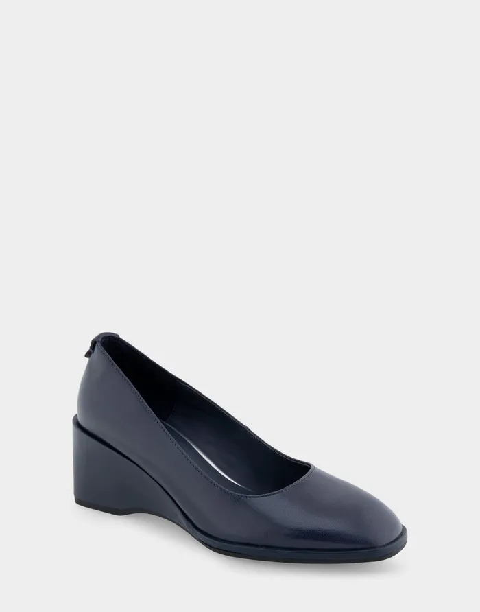Women Aerosoles Wedges Comfortable Sculpted Wedge Pump In Navy Leather
