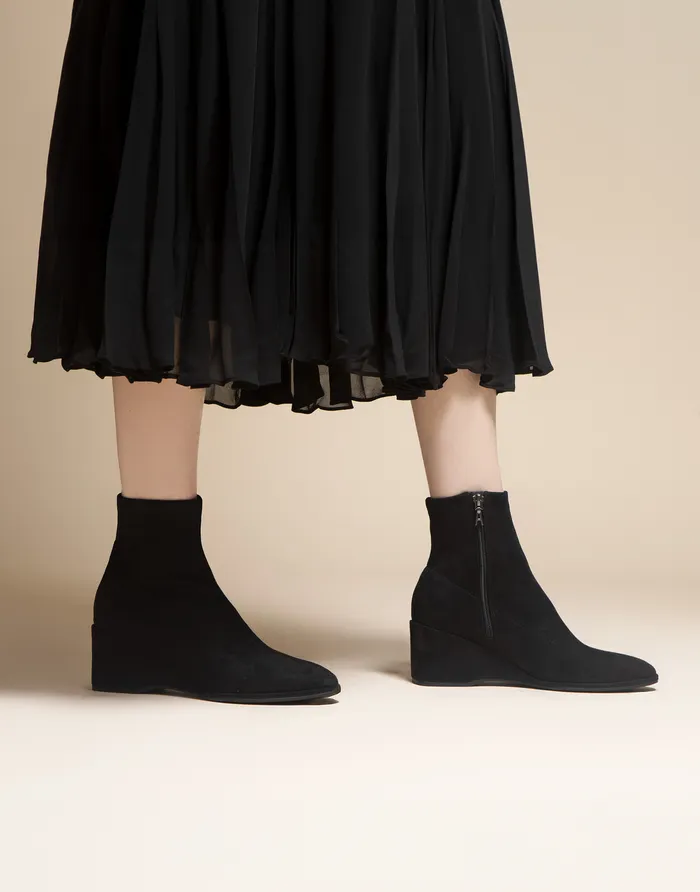 Women Aerosoles Wedges Comfortable Stretch Ankle Sculpted Wedge Boot In Black Faux Suede