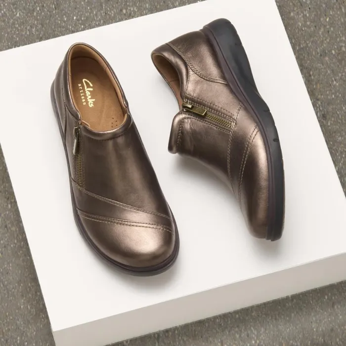 Women Certina Pure Antique Brown Clarks Clogs and Mules