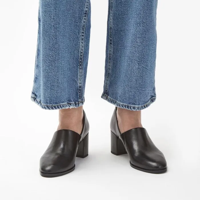 Women Freva 55 Lily Black Leather Clarks Heels and Pumps