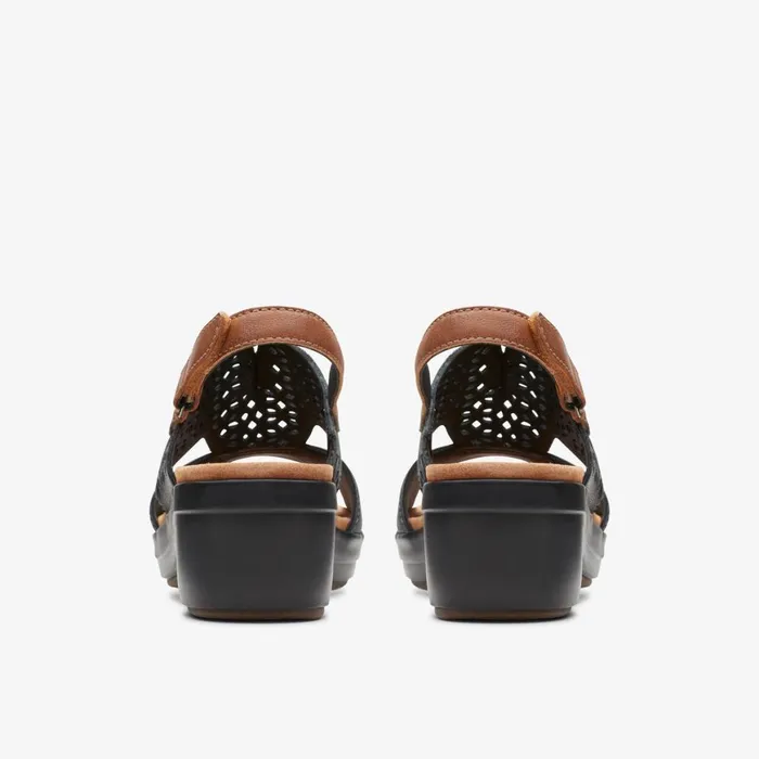 Women Tuleah Sun Black Leather Clarks Sandals and Flip Flops